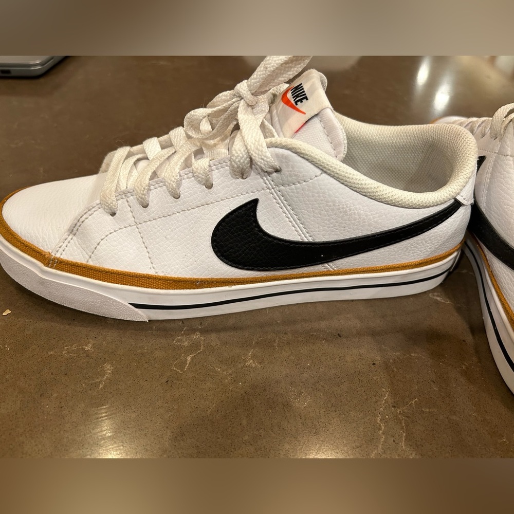 Women’s Nike Court Legacy size 10